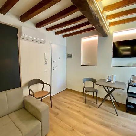 Zenone Monolocale Historic Center Διαμέρισμα